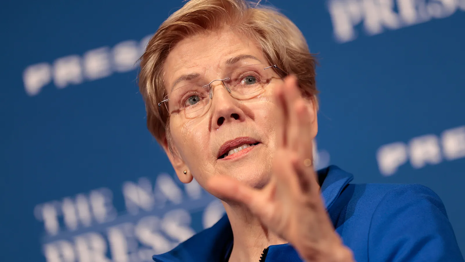 Liz Warren on Trump Bailing on Housing Bill: ‘His Popularity Is in the Dumpster’