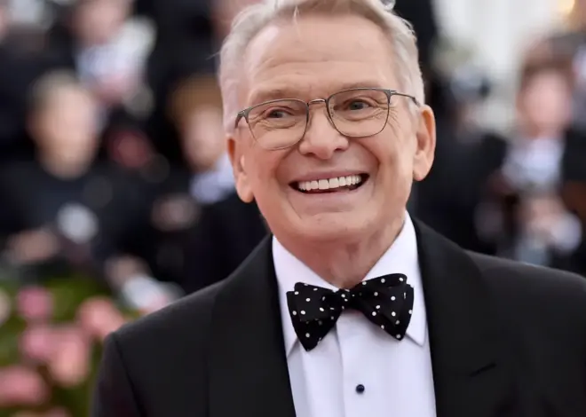 Bob Mackie, Famed Fashion Designer to Cher and More, Dead at 87