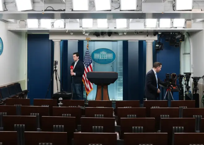 White House Defies Court Order, Continues Enforcing Media Ban